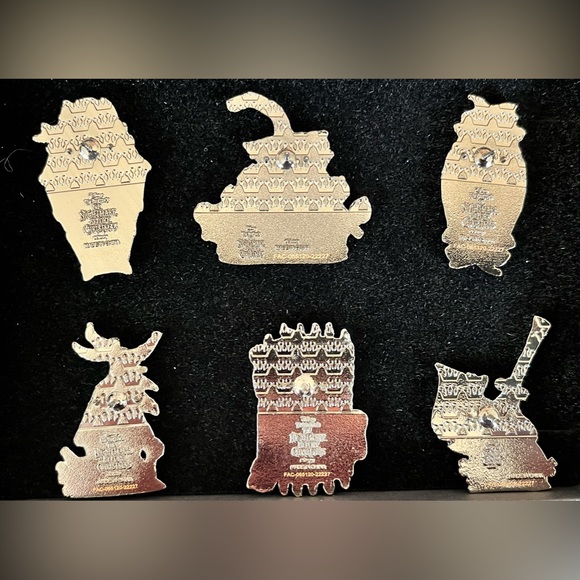 Loungefly Nightmare Before Christmas Classic Character Enamel Pin - Mayor N w/B - Picture 6 of 6